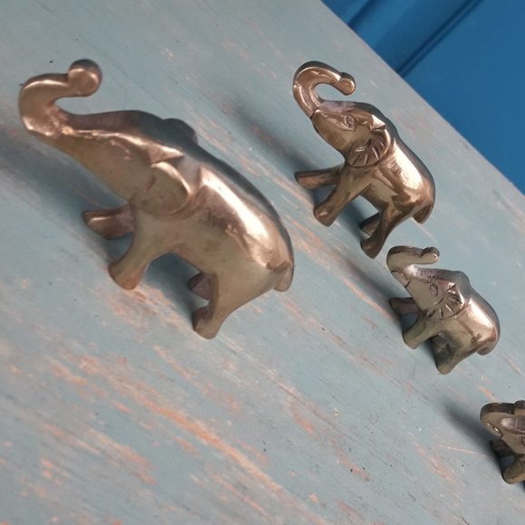 Elephants Vintage Brass Set of 5 Figurine Animals MCM Handmade Mid Century Gold - Picture 9 of 13